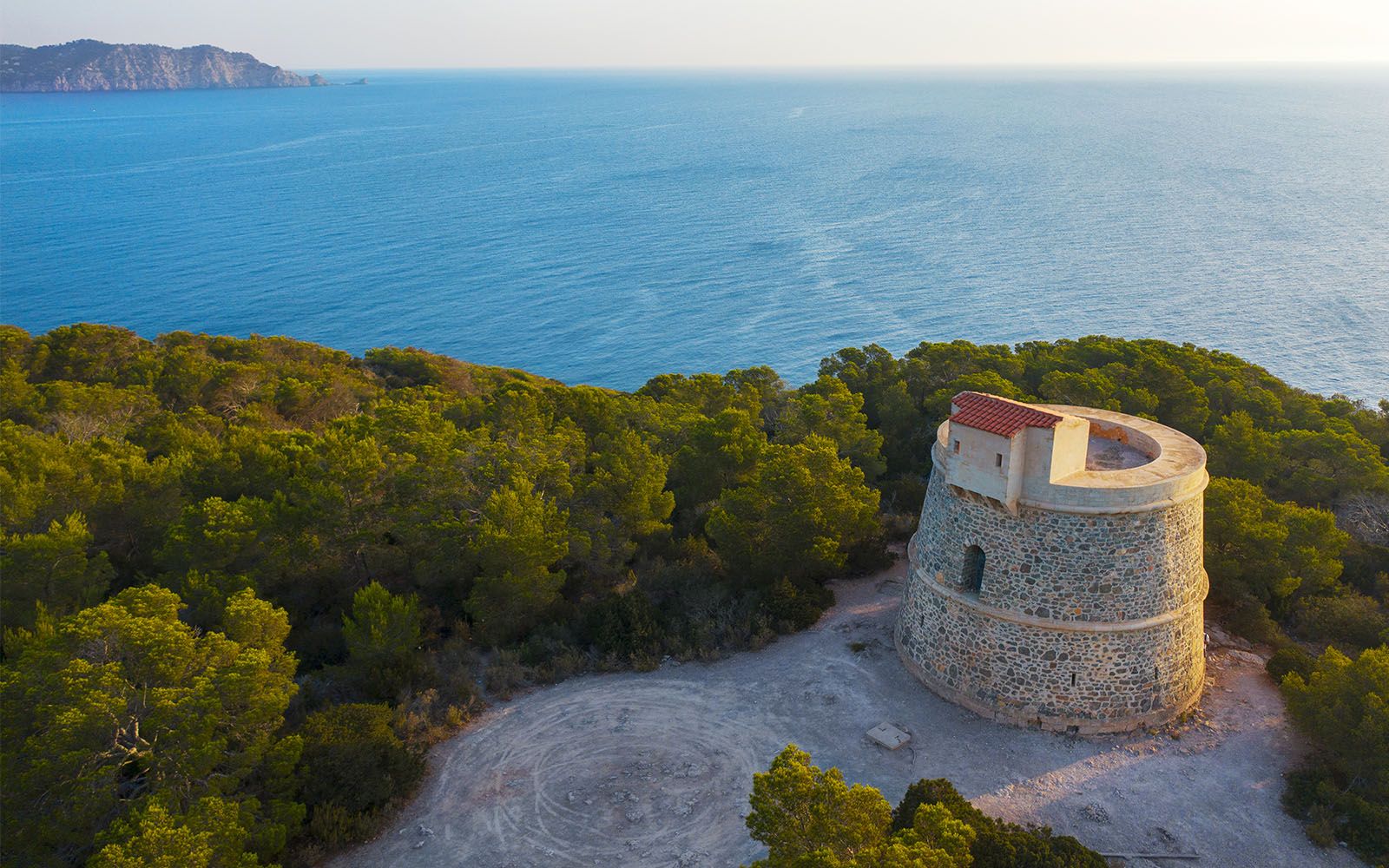 Torres de defensa y vigilancia